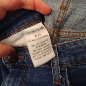 Joe's Jeans Jeans - Joe's Jeans Easy High Water Crop Slight distressed Joe's Jeans Jeans - Joe's Jeans Easy High Water Crop Slight distressed